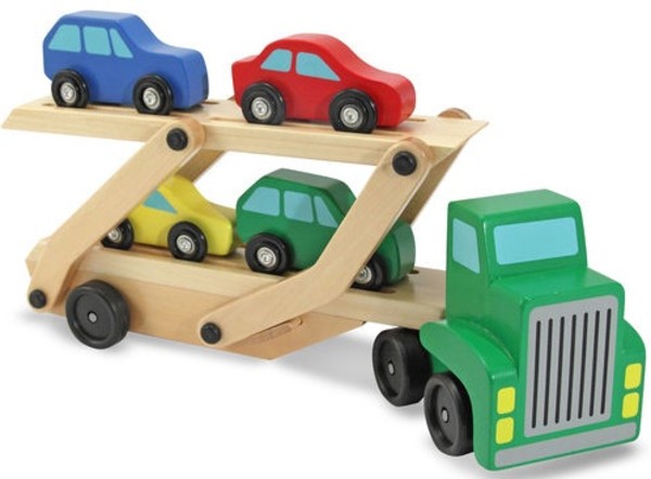 Drewniany transporter z samochodami