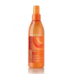 Total Results Sleek Iron Smoother Spray Ochronno-odżywczy spray do prostowania włosów