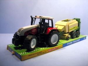 Traktor z prasą