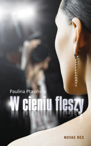 W cieniu fleszy